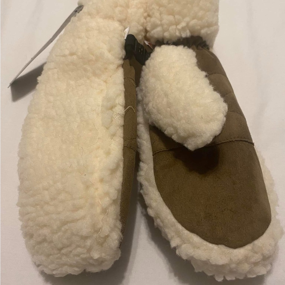 Never worn. Smoke and pet free home